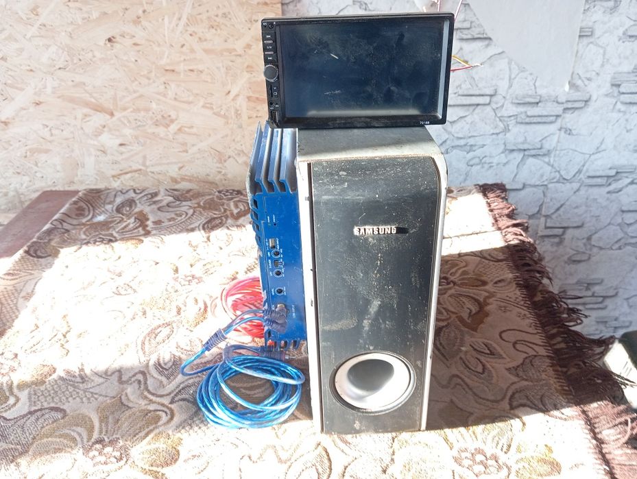 Сабвуфер в комплекті з підсилювачем