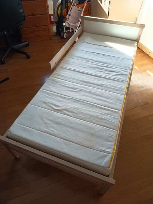 Cama de criança com colchão