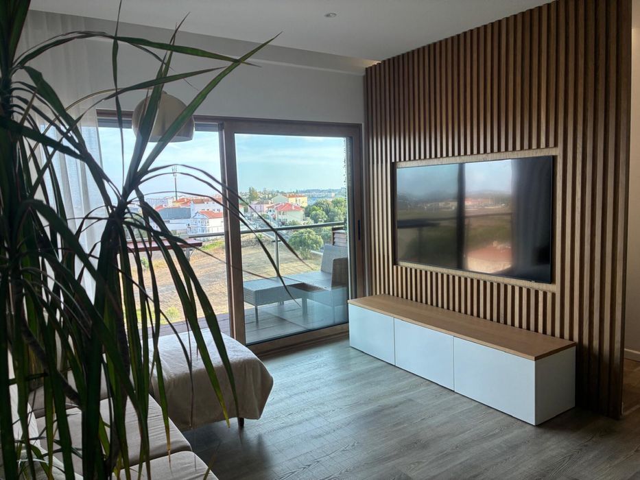Besta IKEA para TV + tampo de carvalho