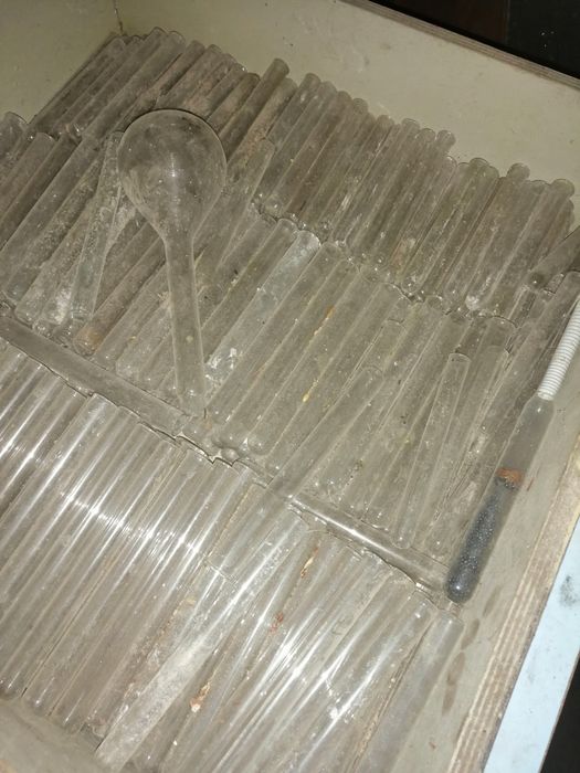 пробирки,колбы...