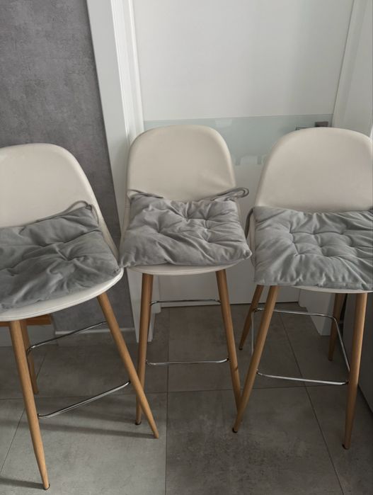 Барні крісла з подушками