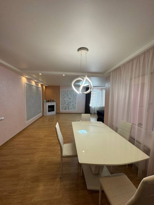 Продам квартиру 101 кв.м р- н Сільпо