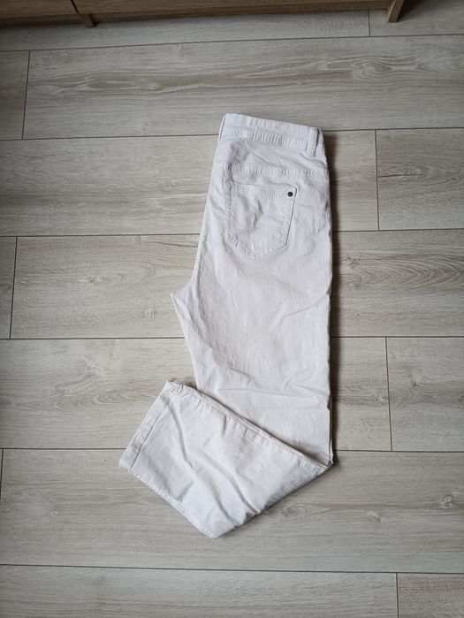 Białe spodnie 40