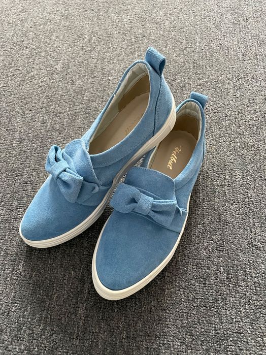 Buty skórka zamsz z kokarkami