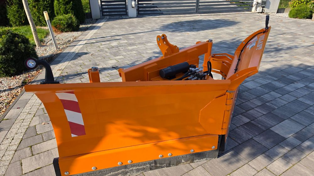 Pług VOLANT na parking i plac, warianty 2,5-3,2 m