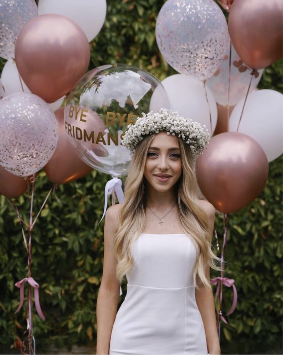 Однотонна мінісукня