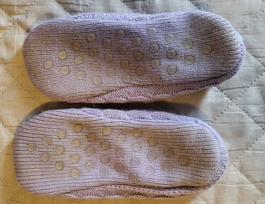 Cieplutkie kapcie dziecięce – miękkie, polarowe wnętrze