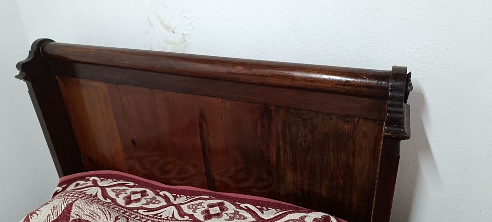 Cama antiga em excelentes condições