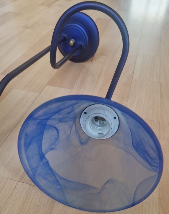 Lampa sufitowa niebieska