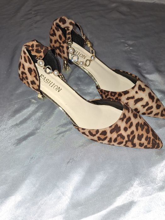 Нові леопардові Босоніжки 40 розмір