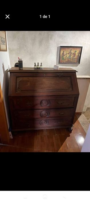 Cómoda antiga em madeira maciça
