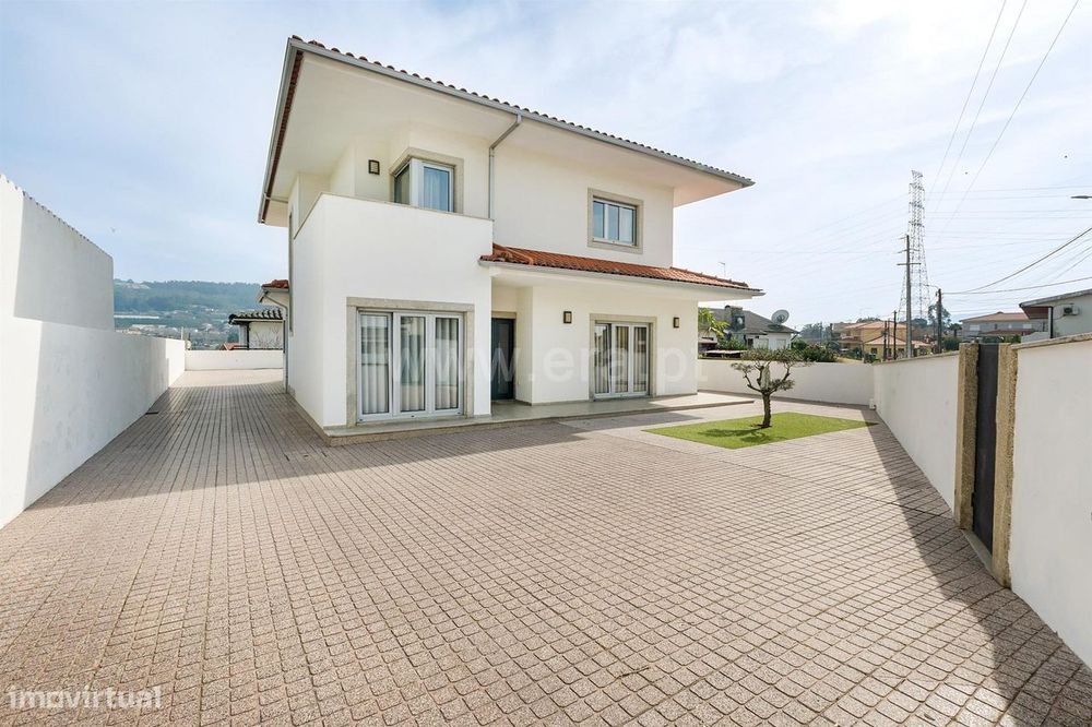 Moradia Isolada V3 em Guilhufe e Urrô, Penafiel