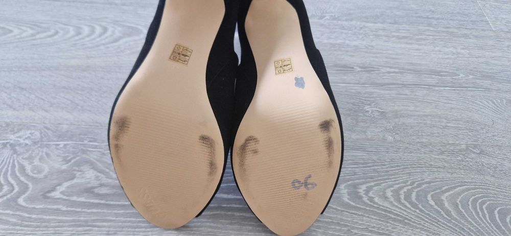 Buty  zamszowe Guess
