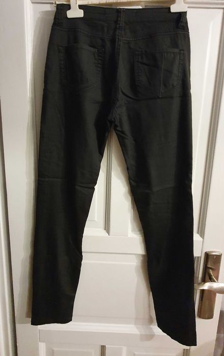 Czarne spodnie Diverse