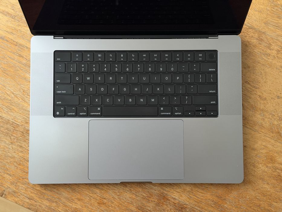 Apple Macbook Pro 16 M1 Pro 16gb RAM 512 gb Space Grey