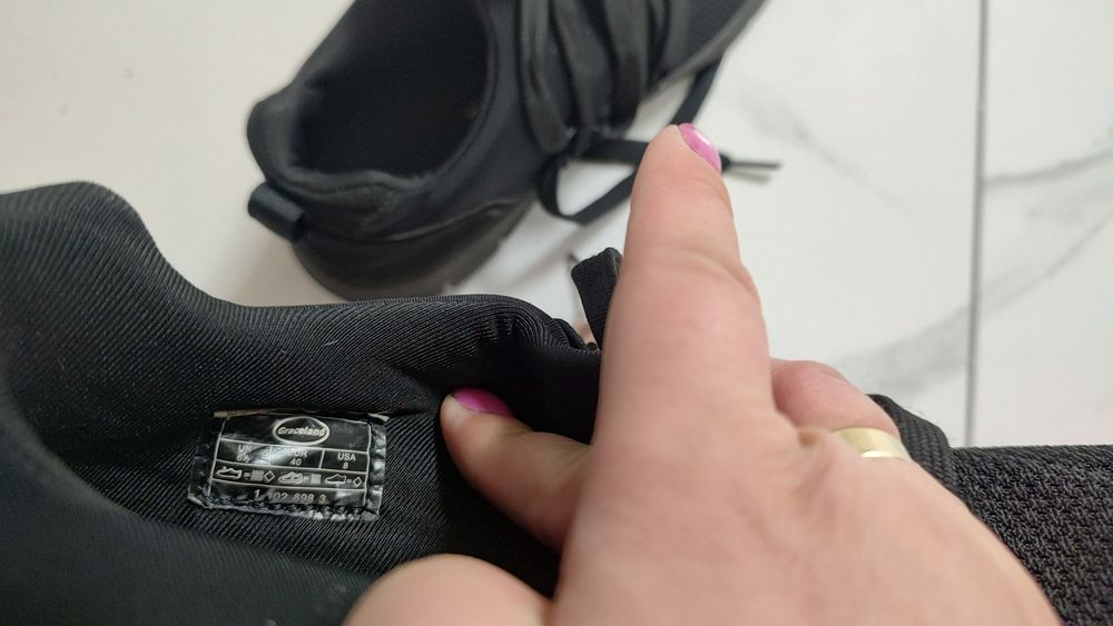 Sprzedam buty damskie rozmiar 40