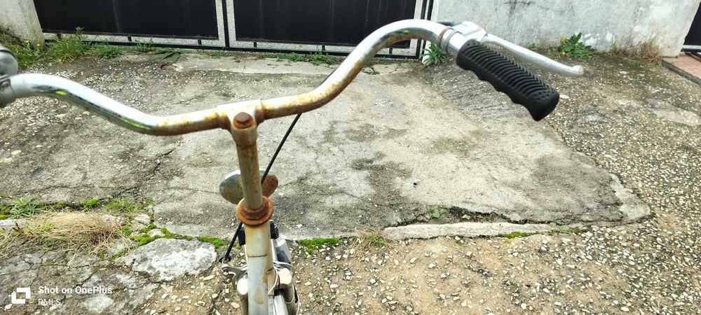 bicicleta clássica de senhora e de marca conceituada