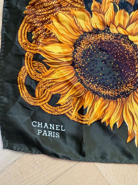 Hustka Chanel z jesiennym wzorem słoneczników 86*86