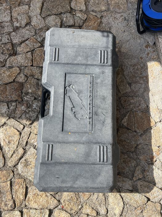 Martelo Demolidor Milwaukee Kango 900 K – Profissional