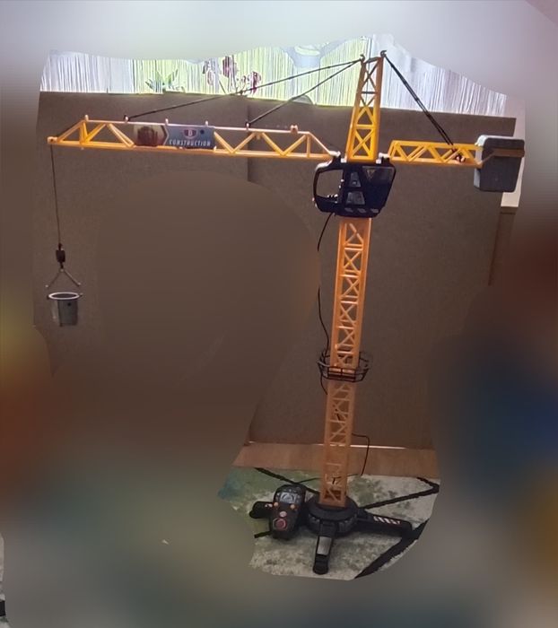 Dźwig sterowany na pilota.