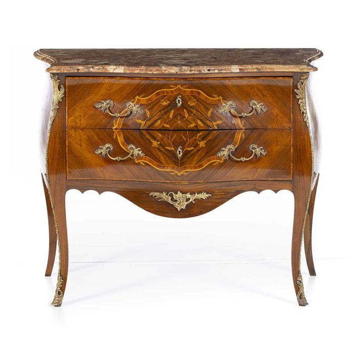 Cómoda estilo Luís XV