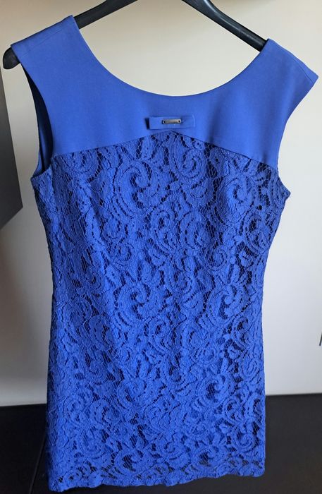 Sukienka w kolorze chabrowym z koronką r.40