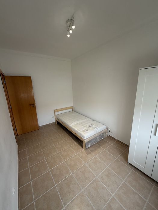 Quarto de solteiro para arrendar no Lavradio/Barreiro
