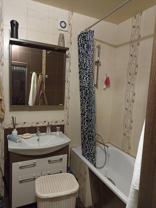 Продам 1-кім. квартиру з ремонтом, 3/10 пов., на вул. Грушевського (3-346-557)