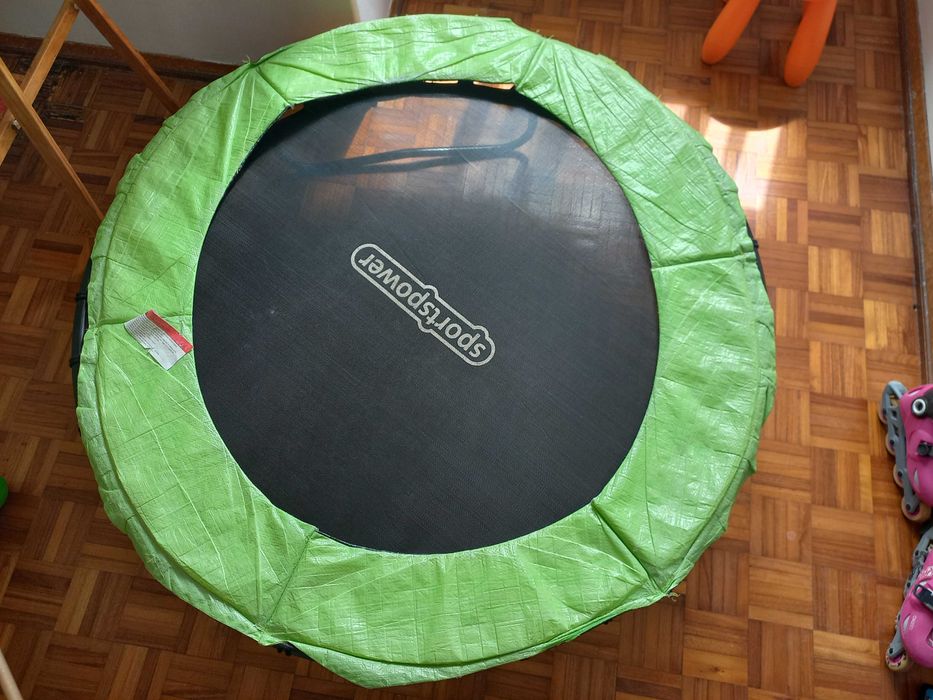 Trampolim para crianças até 35 kg,bom estado