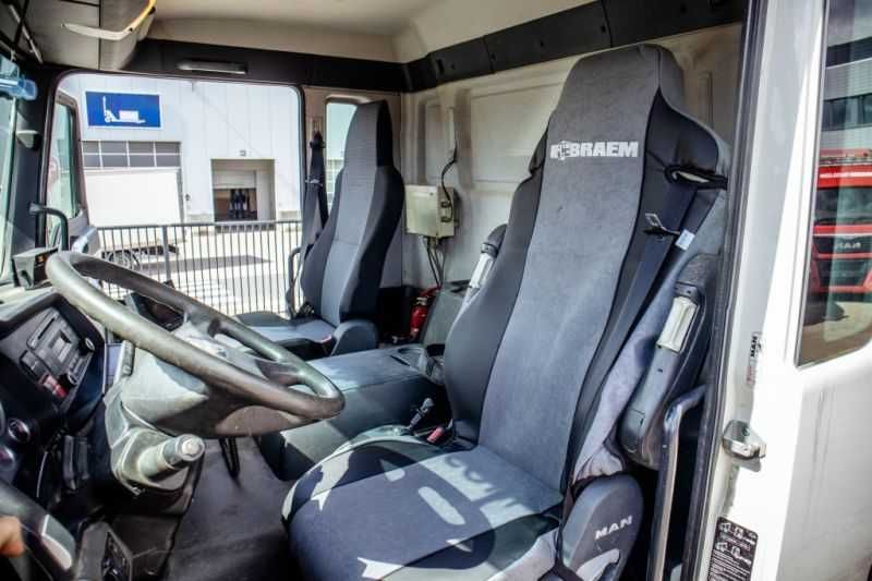 Вантажний автомобіль MAN TGS 32.400BB+LIEBHERR 8M³+BAND/TAPIS 16m