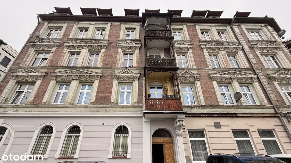 Mieszkanie z balkonem i oddzielną kuchnią w kamienicy_do remontu