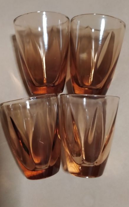 Столовые приборы посуда и хрусталь