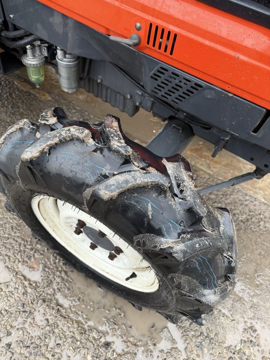 Трактор технічно справний вкладень не потербує