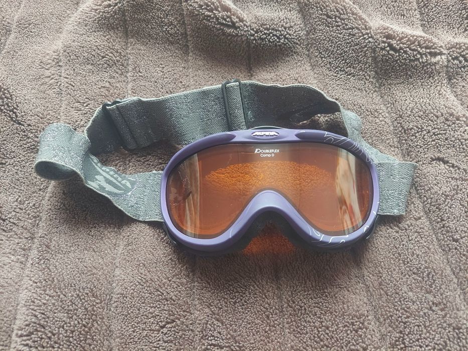 Маски для сноуборда фірми Alpina оригінал 


Подвійна лінза ))

З