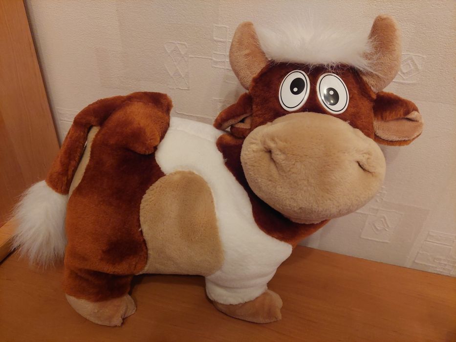 Корова и корова-копилка.