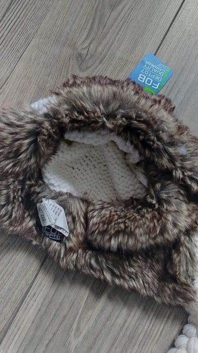 Damska biała czapka warkoczyki 4F