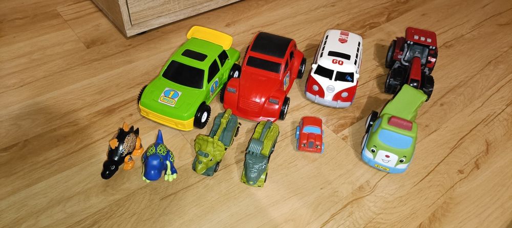 Auta, pojazdy, dinozaury