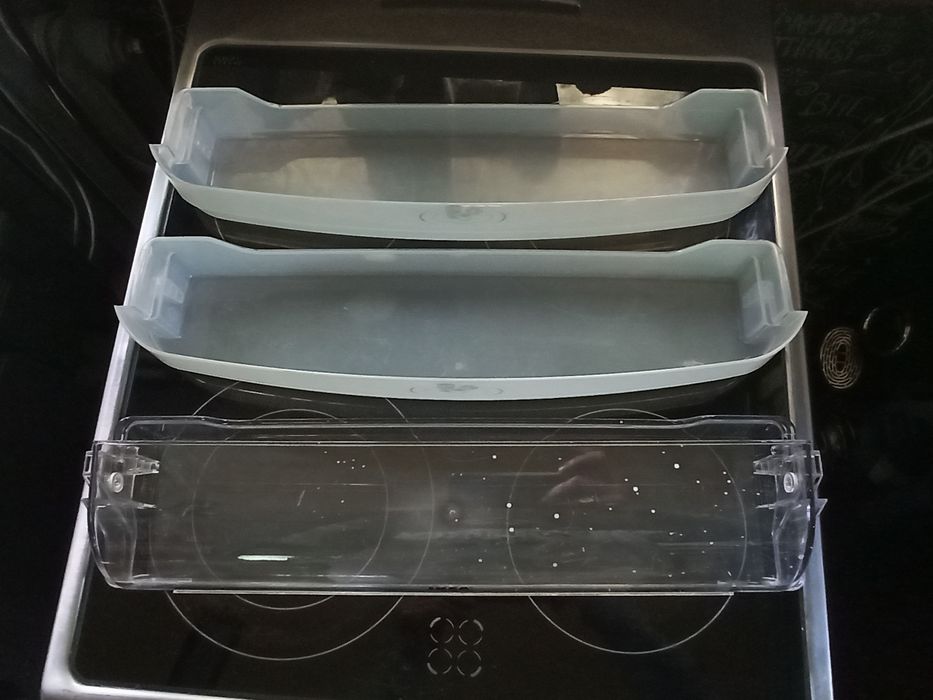 Koszyki balkoniki półki do węższej lodówki Whirlpool s