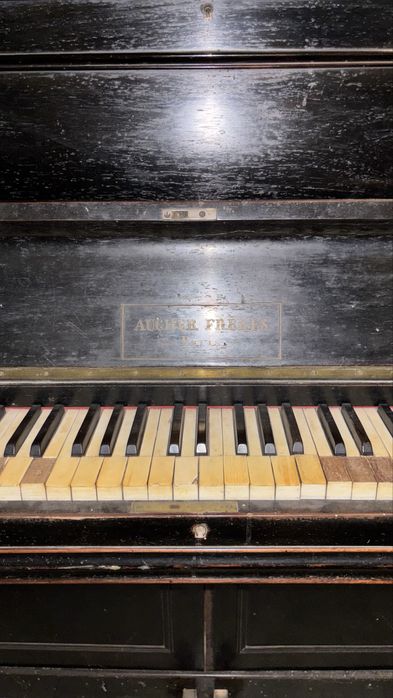 Piano Vertical Aucher Frères