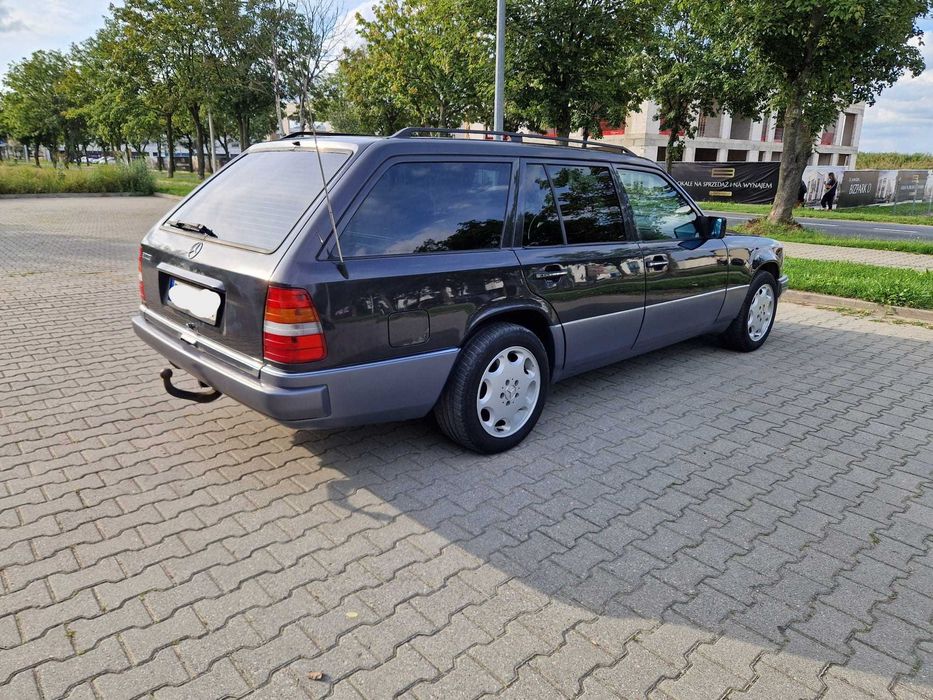 Mercedes-Benz W124 kombi 220E