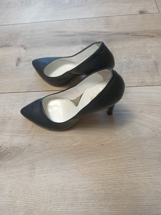 Продаю туфлі жіночі