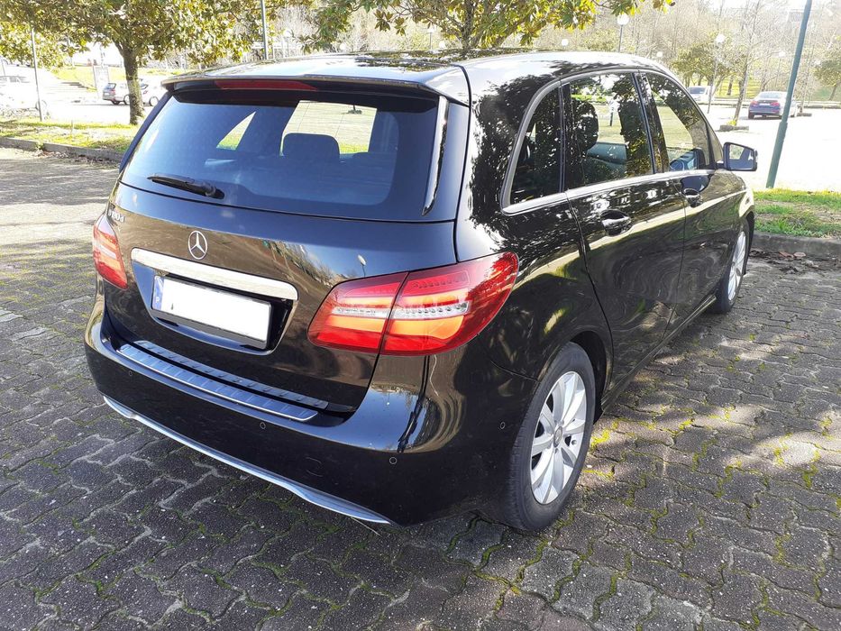 Mercedes B180d | LED | Park Assist | Excelente estado
