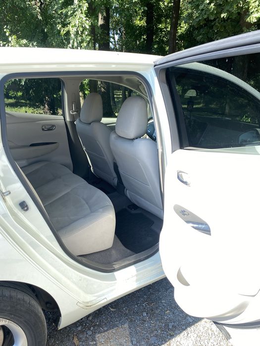 NISSAN LEAF 2012 рік