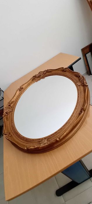 Moldura em talha dourada com espelho biselado 108 x 88 cm