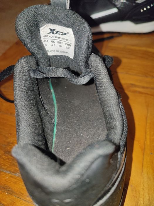 Кросівки Xtep. Майже нові