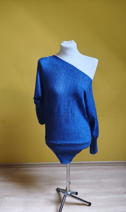 Chabrowy Sweter Hiszpanka ze Srebrną Nitką – Blask i Styl