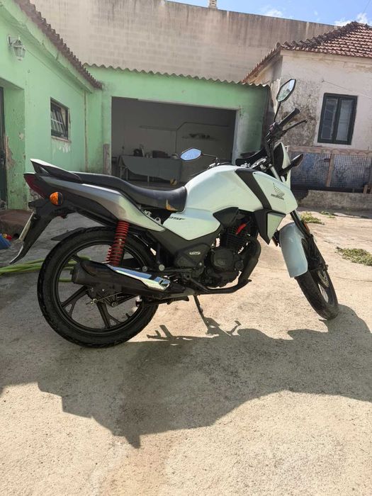 Honda CB125F 125cc 2023 | 17.210 km | Muito bem estimada | 2.400€
