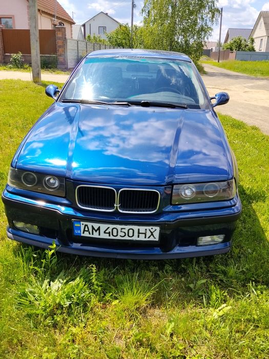 BMW 320i 1993 року