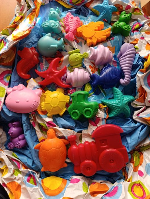 Piscina insuflável + formas plásticas + bóias