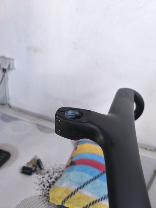 Guiador carbono integrado